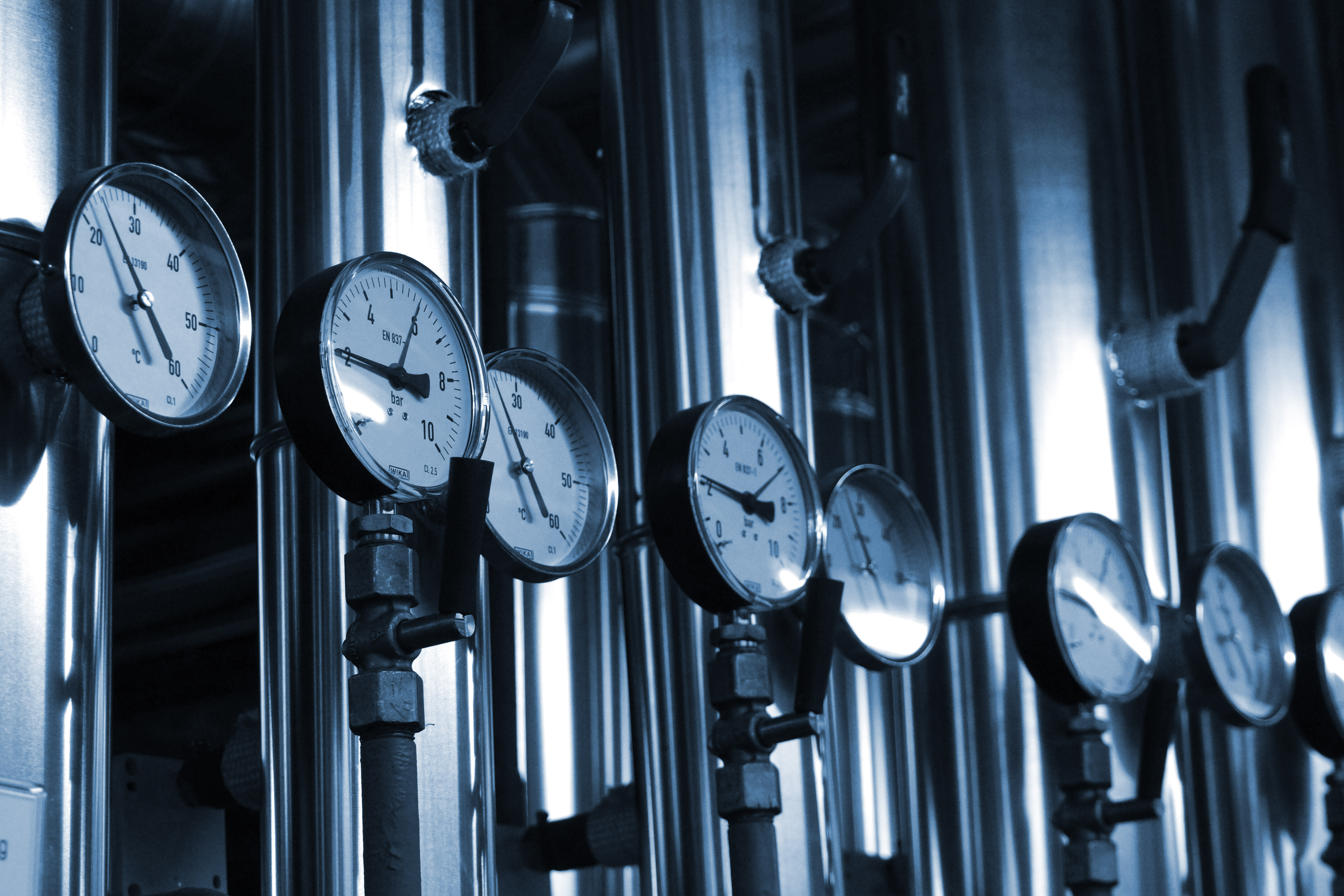 773758_energie-kontrollsysteme_rainersturm_pixelio